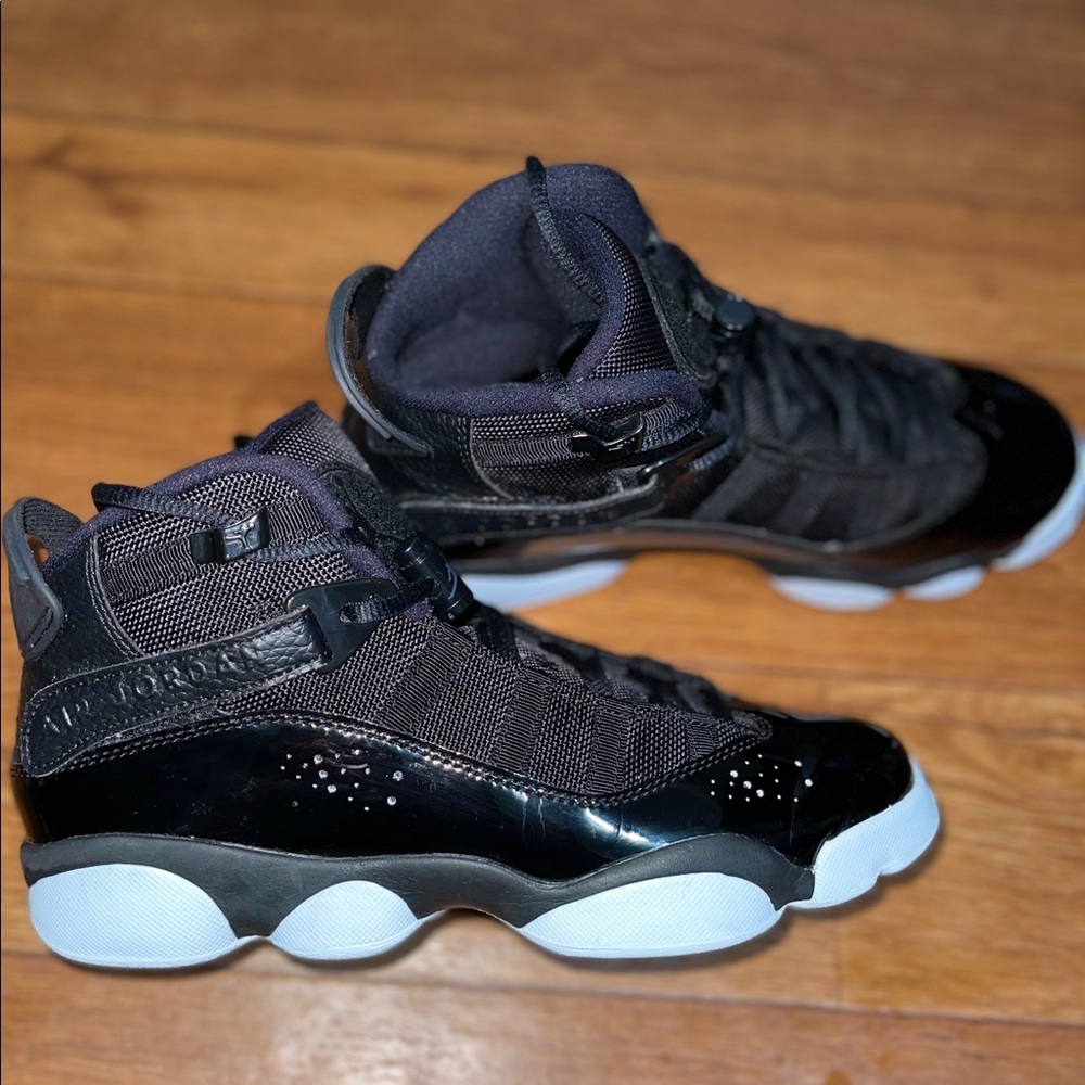 Sneakers - Picture 2 of 5